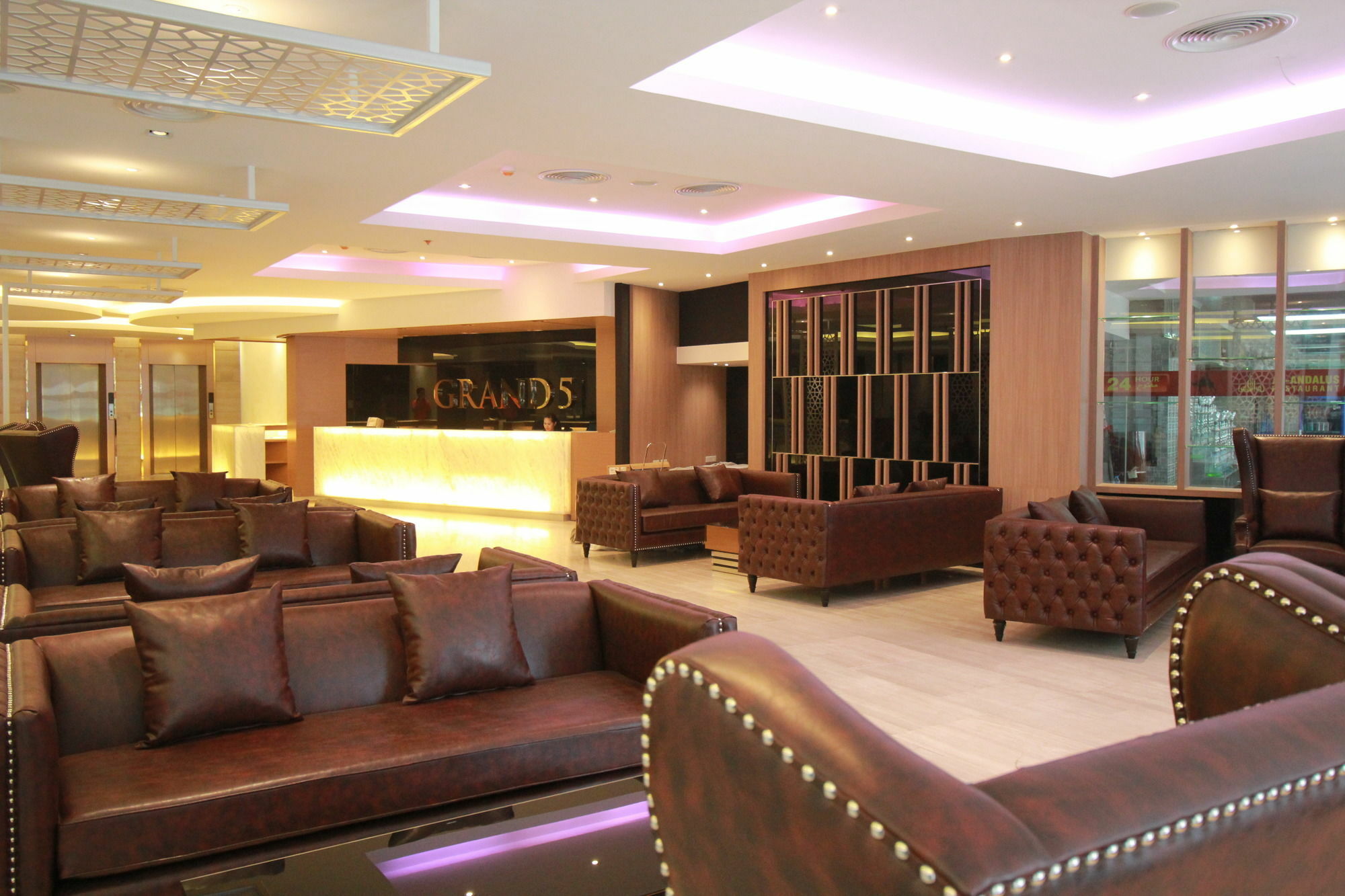Grand 5 & Plaza Sukhumvit מלון 4*