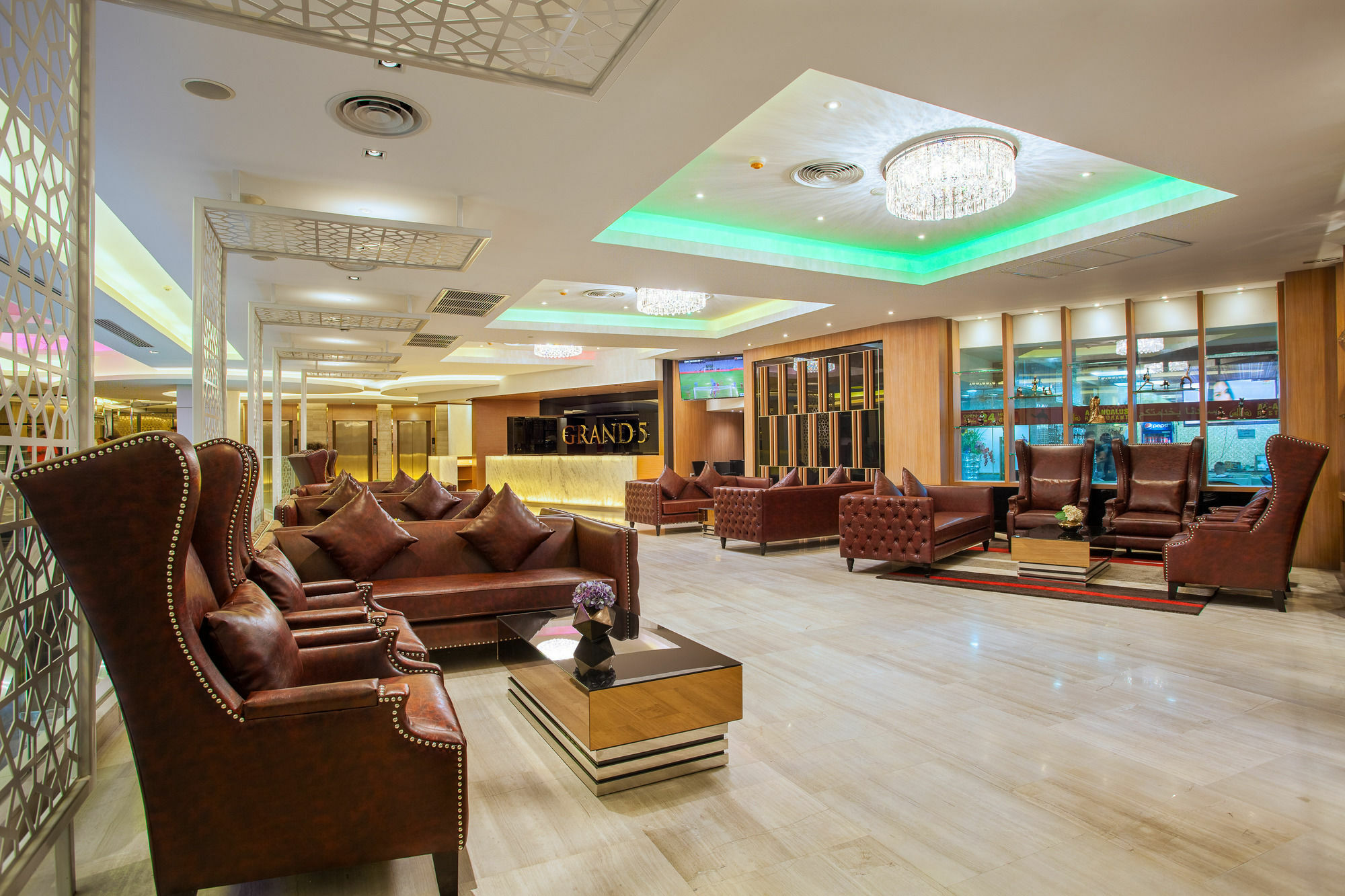 Grand 5 & Plaza Sukhumvit מלון