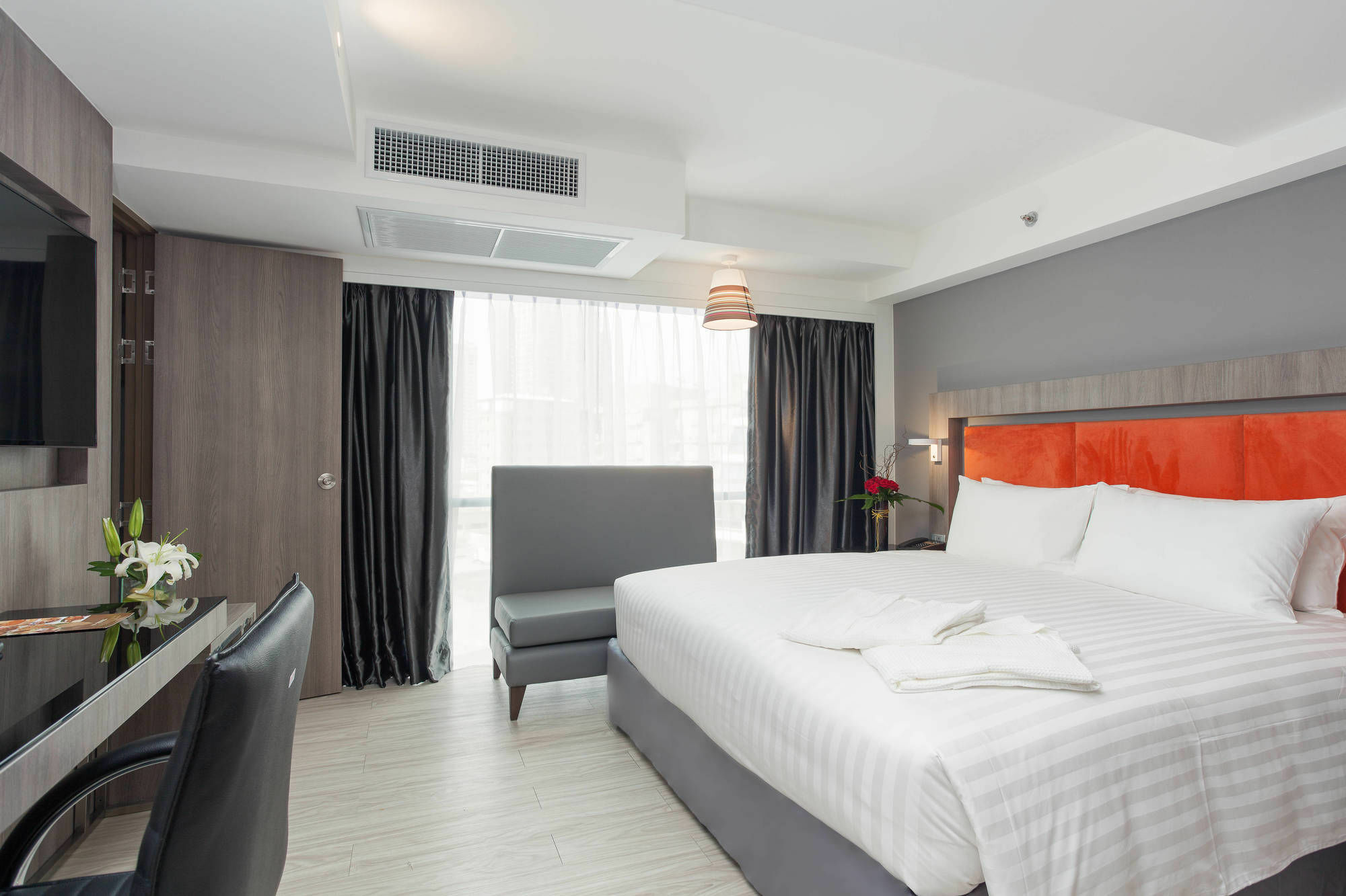 Grand 5 & Plaza Sukhumvit מלון 4*